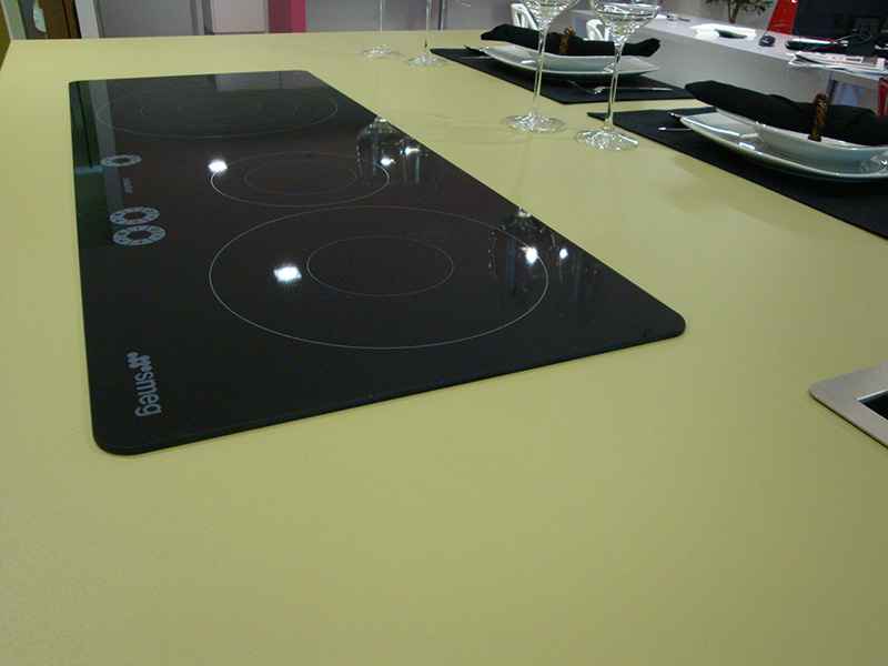 Induction hob in a ceramic worktop