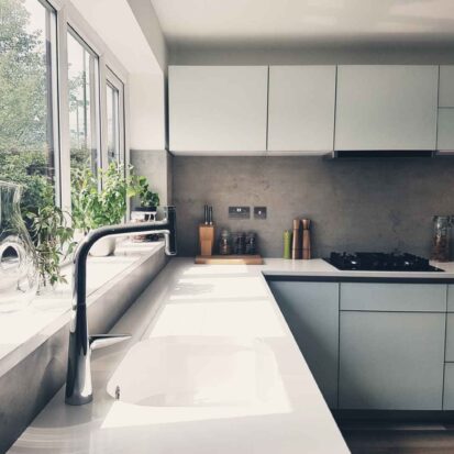 White quartz kitchen worktops