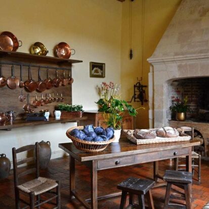 Traditional wooden kitchen decor