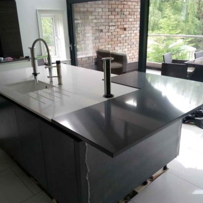 Kitchen island with different worktop colours