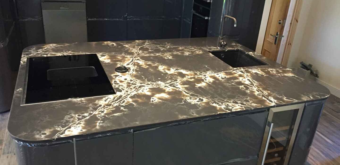 Kitchen island Ice Genesis quartz