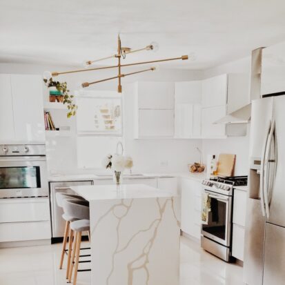 marble look quartz worktops in kitchen