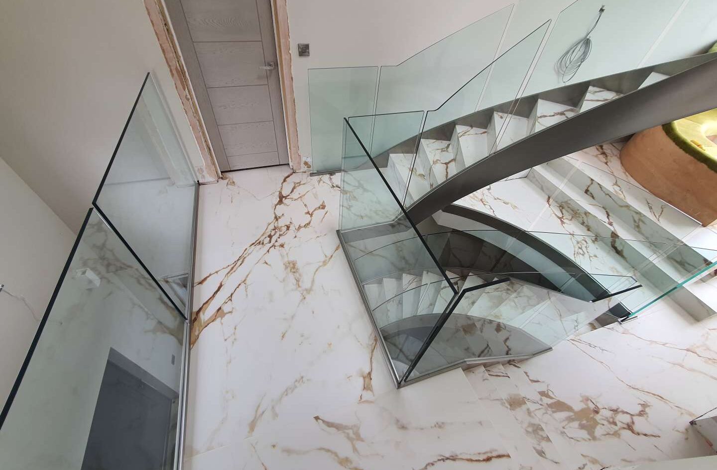 Ceramic sintered-stone work surface used as stair cladding