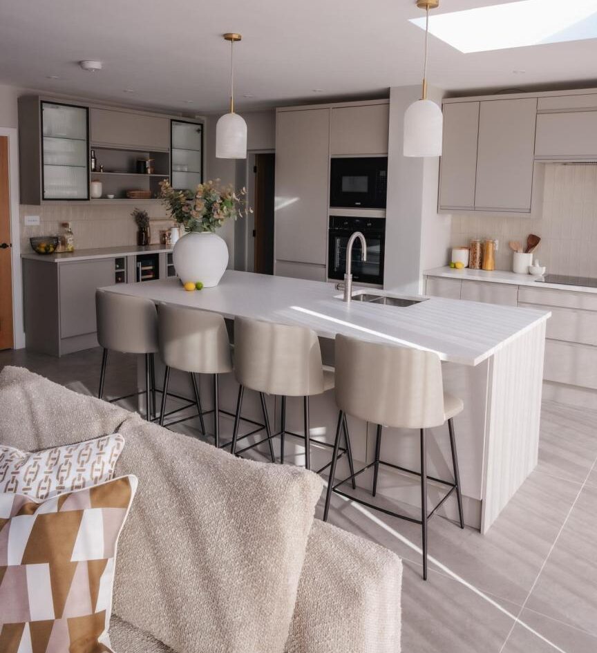 Modern quartz in a modern kitchen - white colours and bright tones